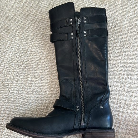 UGG Moto boot in black size 7.5 - Picture 4 of 10